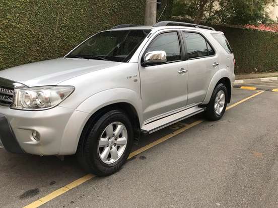 TOYOTA-HILUX SW4-2009
