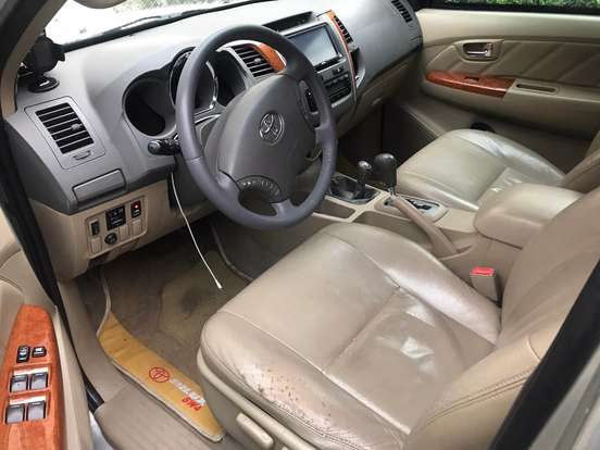 TOYOTA-HILUX SW4-2009