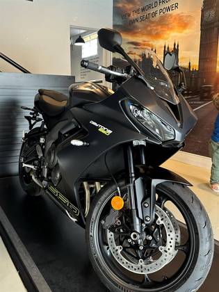 TRIUMPH DAYTONA 660 