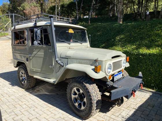 TOYOTA BANDEIRANTE 3.7 BJ50LV 4X4 TETO RIGIDO DIESEL 2P MANUAL