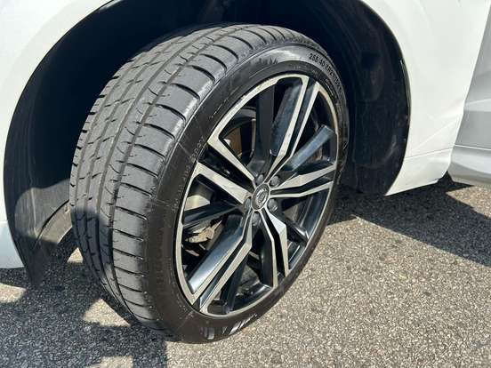 VOLVO-XC60-2019