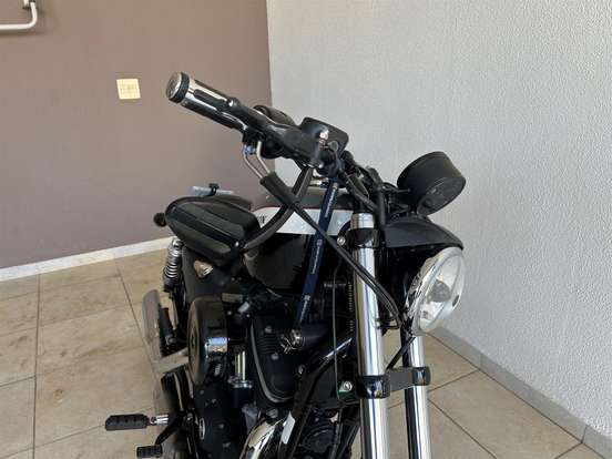 HARLEY-DAVIDSON-SPORTSTER XL 883 R HARLEY-DAVIDSON-SPORTSTER XL 883 R-2010