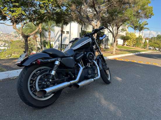 HARLEY-DAVIDSON-SPORTSTER XL 883 R-2010