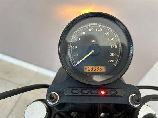 HARLEY-DAVIDSON-SPORTSTER XL 883 R HARLEY-DAVIDSON-SPORTSTER XL 883 R-2010