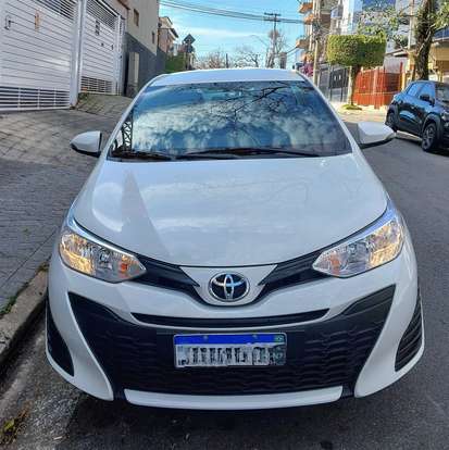 TOYOTA-YARIS-2020