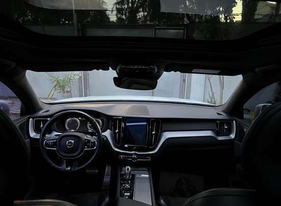 VOLVO-XC60-2019
