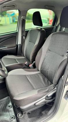 TOYOTA ETIOS 1.5 X PLUS 16V FLEX 4P AUTOMÁTICO