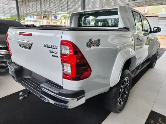 TOYOTA-HILUX-2.8 D-4D TURBO DIESEL CD SRX PLUS 4X4 AUTOMÁTICO TOYOTA-HILUX-2025