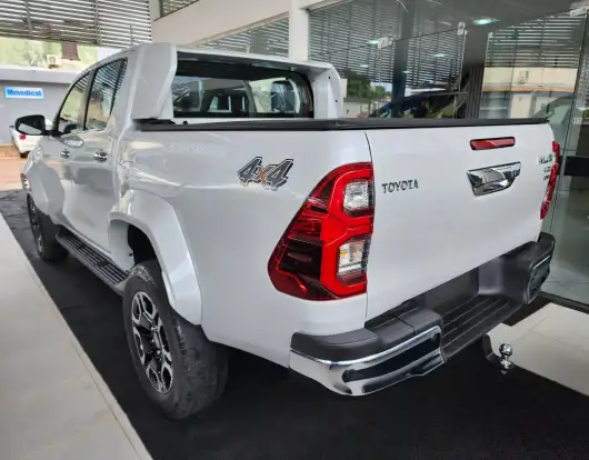 TOYOTA-HILUX-2025