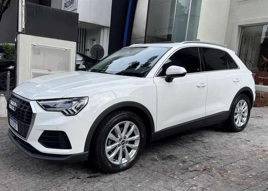 AUDI-Q3-2021