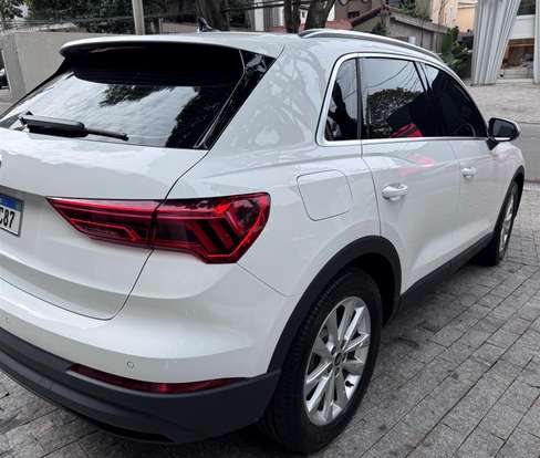 AUDI-Q3-2021