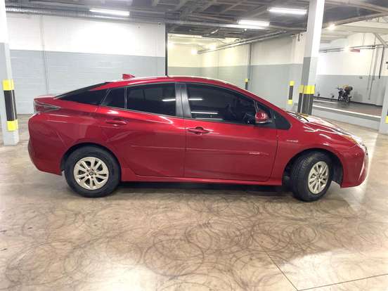 TOYOTA-PRIUS-2017