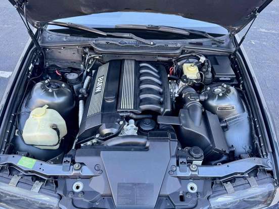 BMW-323i-1997