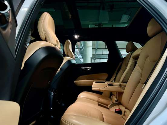 VOLVO-XC60-2019