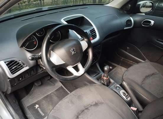 PEUGEOT-207-2009