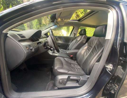 VOLKSWAGEN-PASSAT-2010