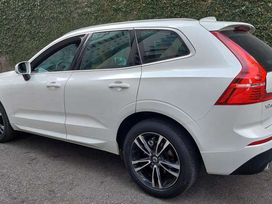 VOLVO-XC60-2.0 T5 GASOLINA MOMENTUM AWD GEARTRONIC VOLVO-XC60-2019