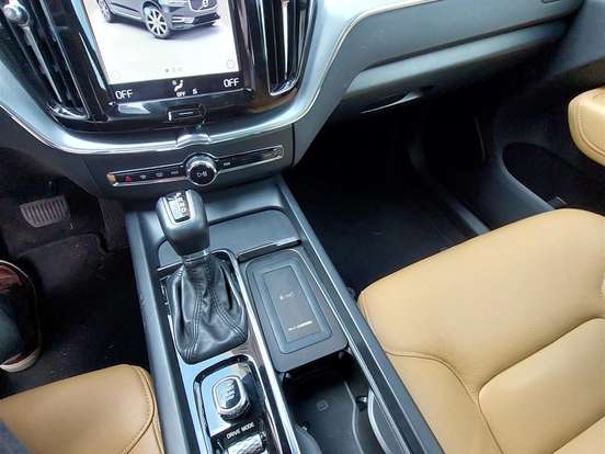 VOLVO-XC60-2.0 T5 GASOLINA MOMENTUM AWD GEARTRONIC VOLVO-XC60-2019