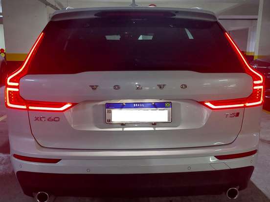 VOLVO-XC60-2.0 T5 GASOLINA MOMENTUM AWD GEARTRONIC VOLVO-XC60-2019