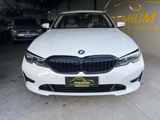 BMW-320i-2022