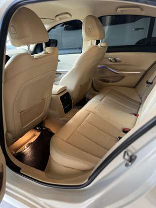 BMW-320i-2022