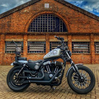 HARLEY-DAVIDSON SPORTSTER IRON 883 