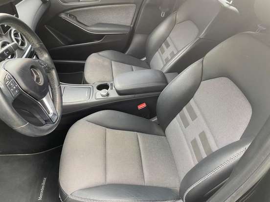 MERCEDES-BENZ-GLA 200-2015