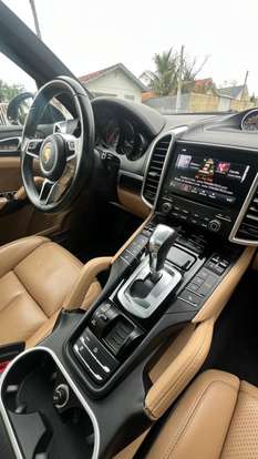 PORSCHE-CAYENNE-2017