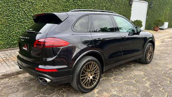 PORSCHE-CAYENNE-2017