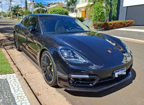 PORSCHE-PANAMERA-2023