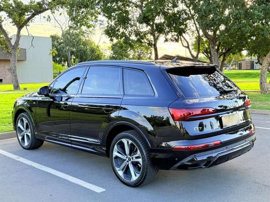 AUDI-Q7-3.0 55 TFSI GASOLINA PERFORMANCE BLACK QUATTRO TIPTRONIC AUDI-Q7-2022