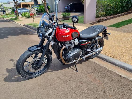 TRIUMPH STREET TWIN 