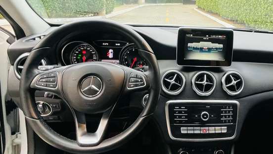 MERCEDES-BENZ-GLA 200-2018