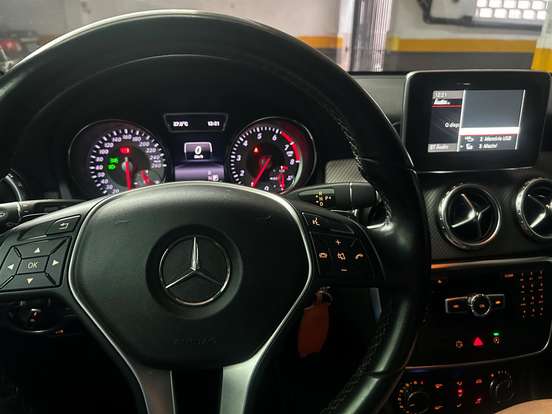 MERCEDES-BENZ-GLA 200-1.6 CGI STYLE 16V TURBO GASOLINA 4P AUTOMÁTICO MERCEDES-BENZ-GLA 200-2015