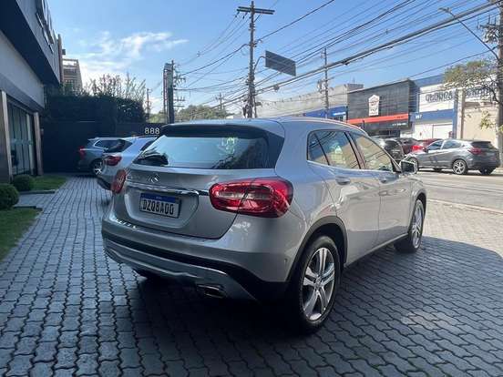 MERCEDES-BENZ-GLA 200-2016