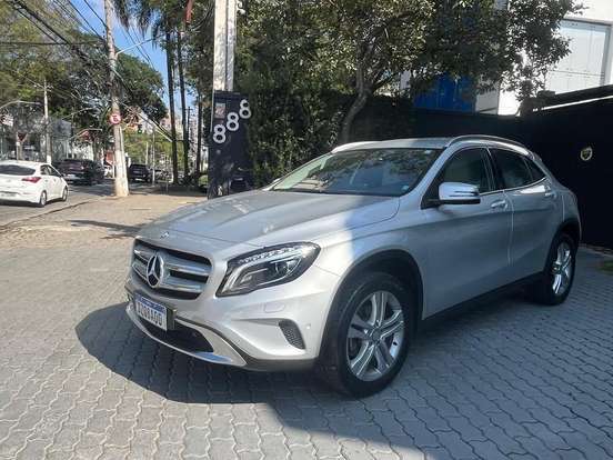 MERCEDES-BENZ-GLA 200-2016