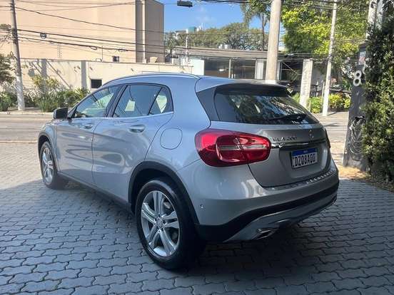 MERCEDES-BENZ-GLA 200-2016