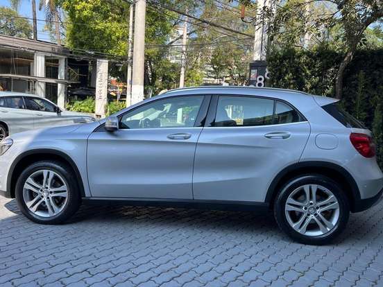 MERCEDES-BENZ-GLA 200-2016