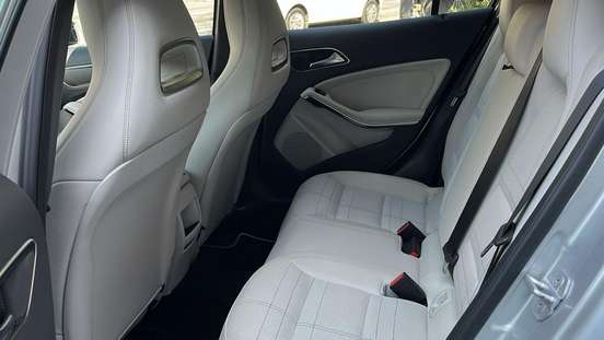 MERCEDES-BENZ-GLA 200-2016