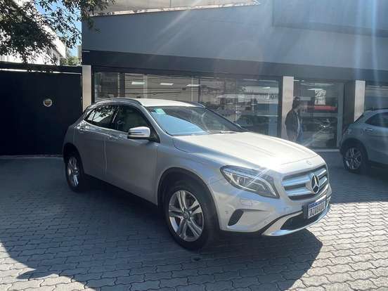 MERCEDES-BENZ-GLA 200-2016