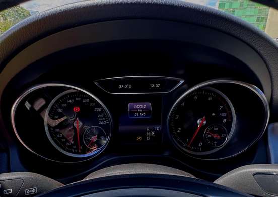 MERCEDES-BENZ-GLA 200-2019