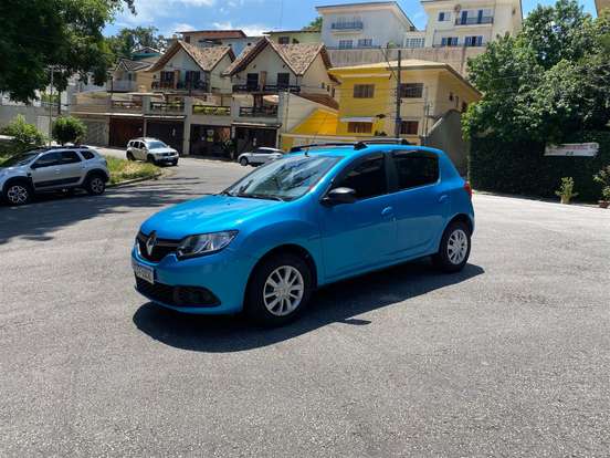 RENAULT-SANDERO-2015