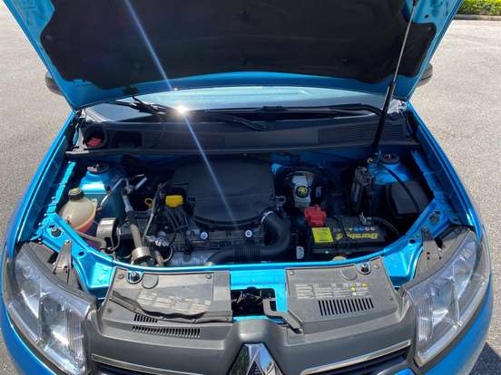 RENAULT-SANDERO-2015