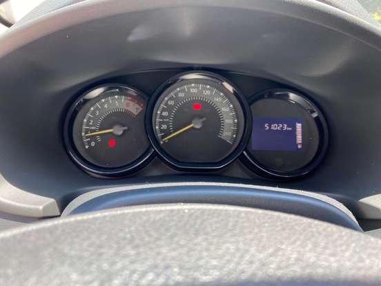 RENAULT-SANDERO-2015