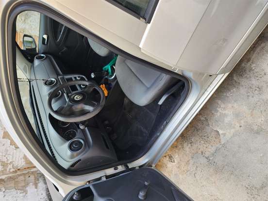 VOLKSWAGEN-GOL-2009