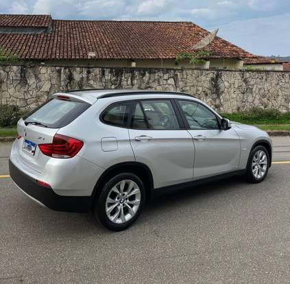 BMW-X1-2011