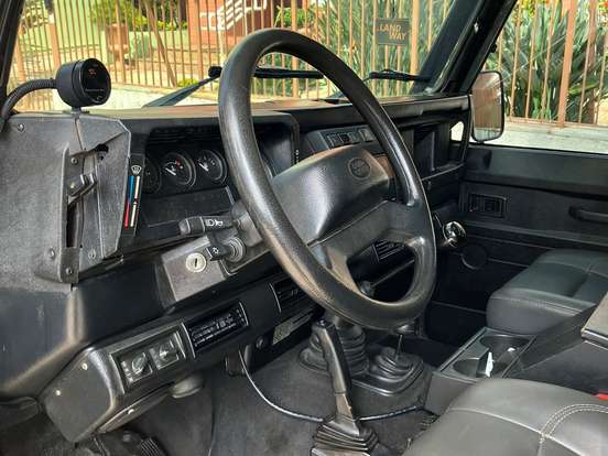 LAND ROVER-DEFENDER-2.5 TD5 CSTD 110 4X4 TURBO DIESEL 4P MANUAL LAND ROVER-DEFENDER-2005