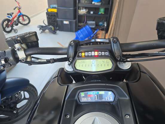 DUCATI-DIAVEL DARK-2015