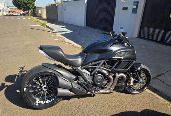 DUCATI-DIAVEL DARK-2015