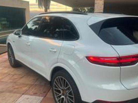 PORSCHE-CAYENNE-2022
